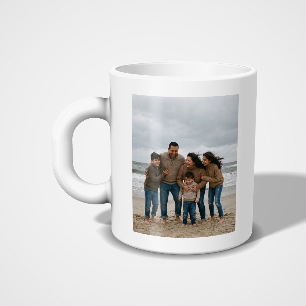 The other side of the same mug, handle to the left, with a photo of a family on a beach